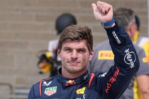 Triunfo de Verstappen es 'opacado' por gritos en favor de Checo Pérez durante la premiación