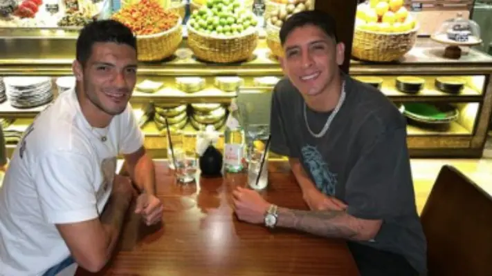 Edson Álvarez se reencontró con Raúl Jiménez en Londres
