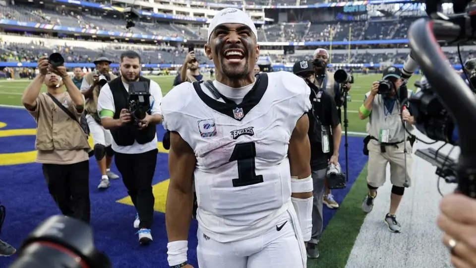 Philadelphia vence a los Rams y mantiene el invicto en la NFL