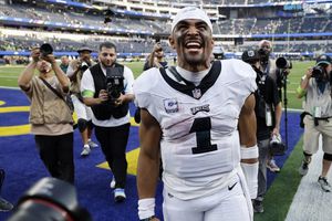 Philadelphia vence a los Rams y mantiene el invicto en la NFL