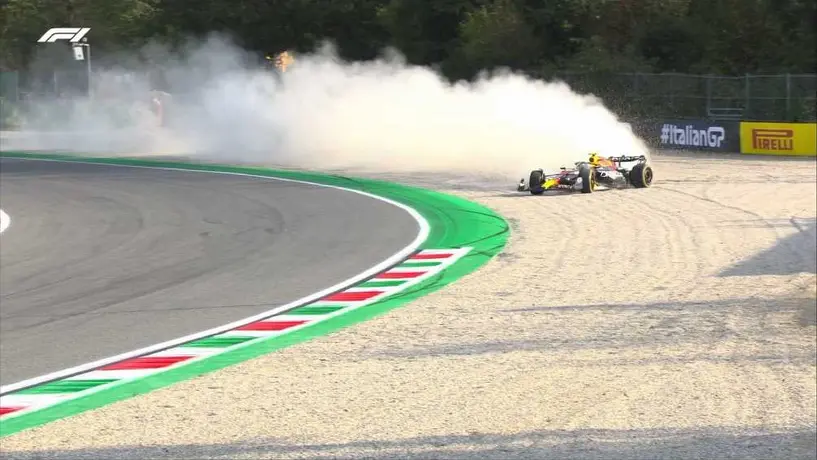 Checo Pérez sobre su choque en la segunda práctica: 'Toqué la grava y se acabó el juego'