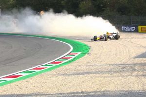 Checo Pérez sobre su choque en la segunda práctica: 'Toqué la grava y se acabó el juego'