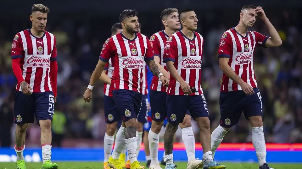 Chivas analiza rescindir los contratos de Alexis Vega, ‘Chicote’ Calderón y Raúl Martínez