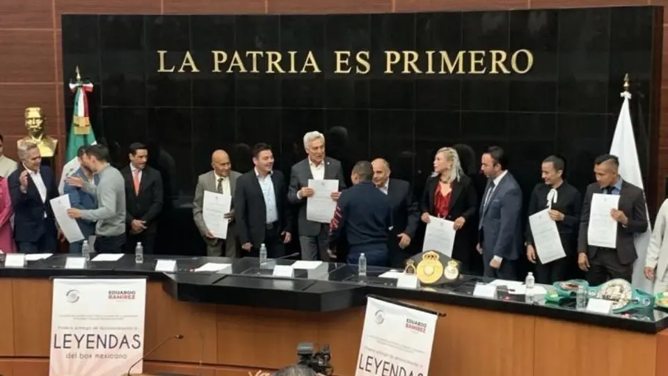 El Senado de la República reconoció a los boxeadores Travieso Arce, Pipino Cuevas, entre otros