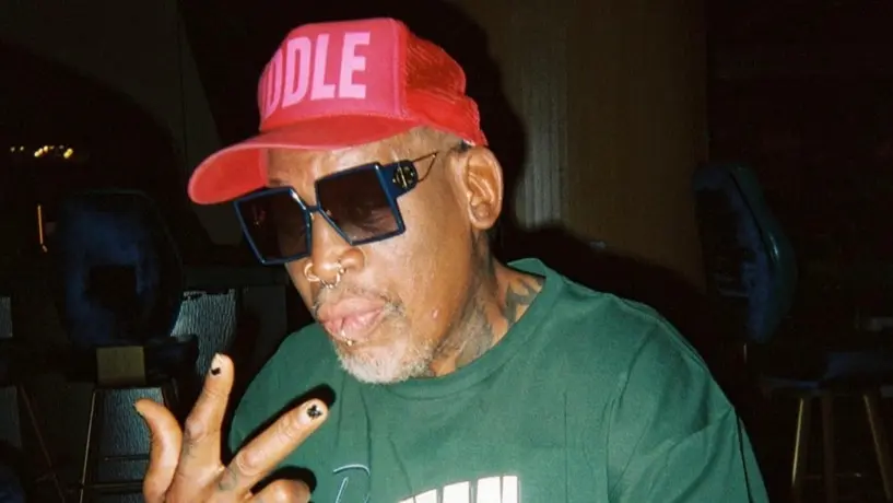 ¡Amor del bueno! Dennis Rodman se tatúa rostro de su esposa en la cara