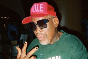 ¡Amor del bueno! Dennis Rodman se tatúa rostro de su esposa en la cara