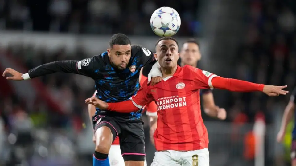 PSV y Sevilla reparten puntos en un juego con final cardiaco; Chucky Lozano entró de cambio