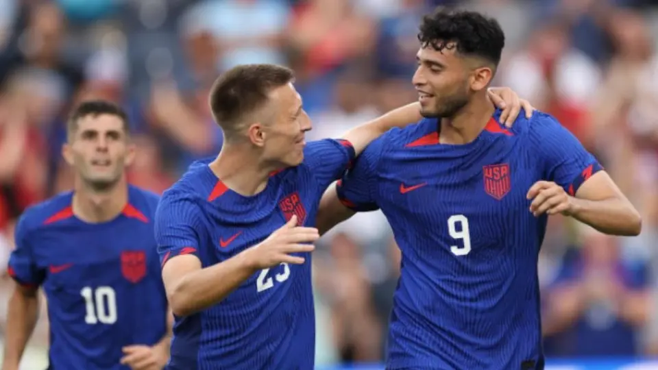 Estados Unidos goleó a Uzbekistán en el retorno de Gregg Berhalter
