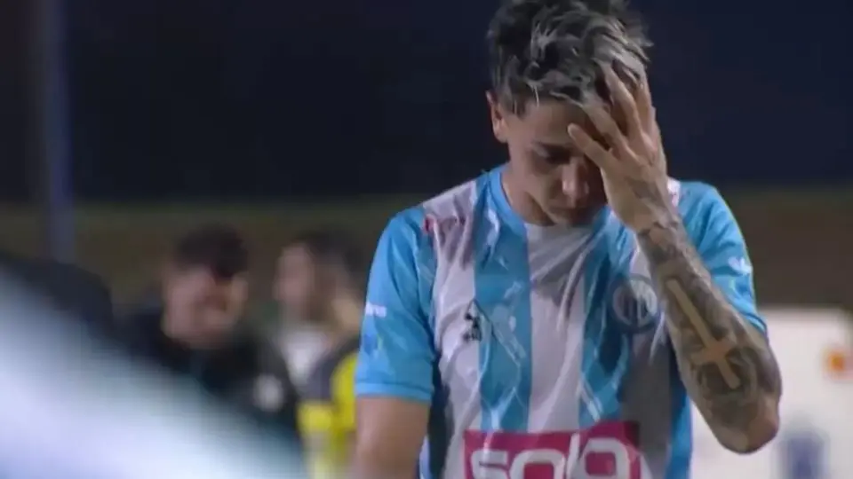 Leonel Ovejero se orina en el campo de futbol y es expulsado en Argentina