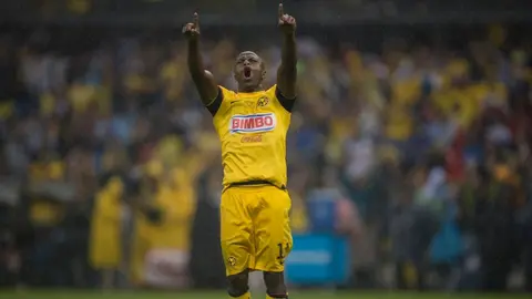 Antonio Valencia visita tumba de 'Chucho' Benítez tras 10 años de su fallecimiento