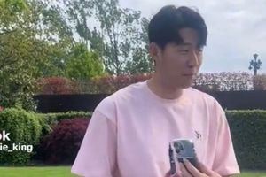 Heung-Min Son evita tocar el celular de una fanática por la marca del mismo