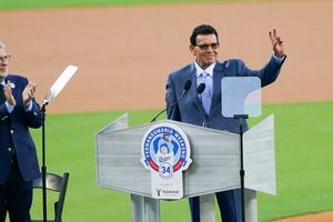 Fernando Valenzuela fue homenajeado; Dodgers retiraron el 34