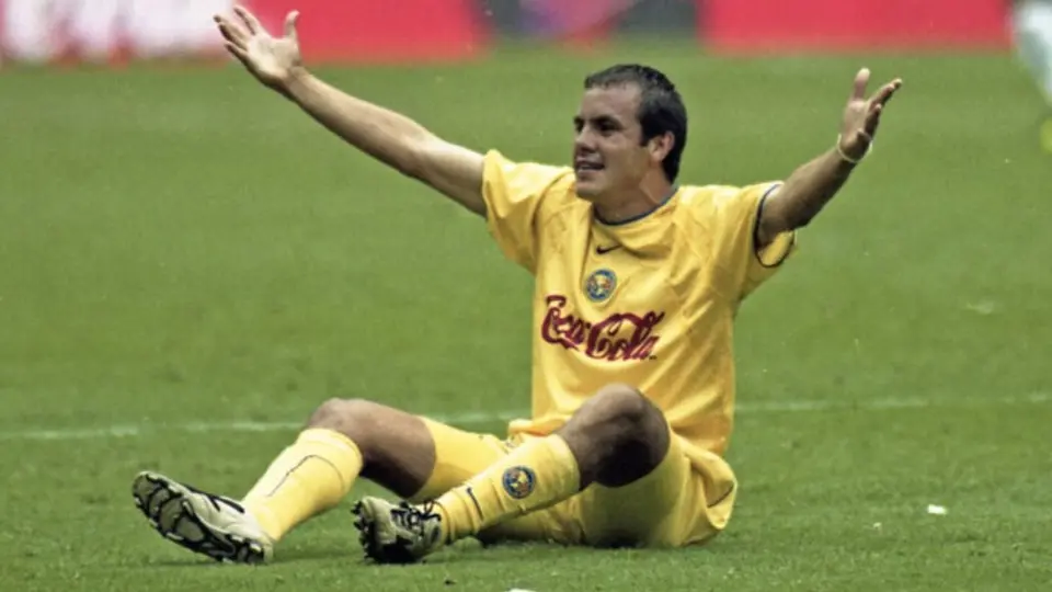 Aficionados desconocen a Pumas por una foto con Cuauhtémoc Blanco