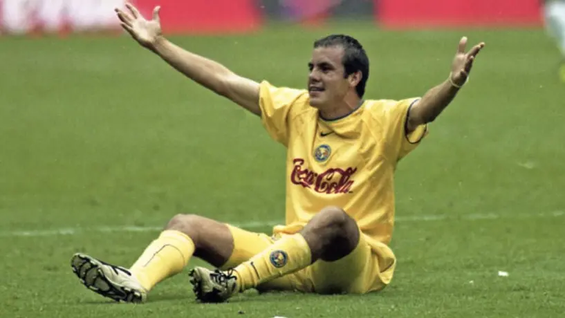 Aficionados desconocen a Pumas por una foto con Cuauhtémoc Blanco