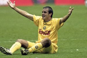 Aficionados desconocen a Pumas por una foto con Cuauhtémoc Blanco
