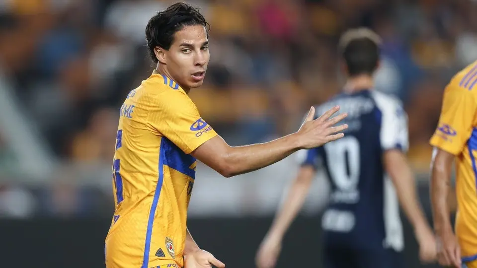 Diego Lainez sufre esguince en la rodilla izquierda y será baja de Tigres