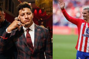 ¡Crossover de lujo! Antoine Griezmann y Patrick Mahomes intercambian playeras en Alemania