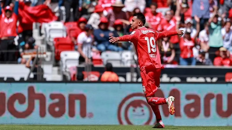 Toluca derrota en casa a Querétaro con doblete de Edgar López