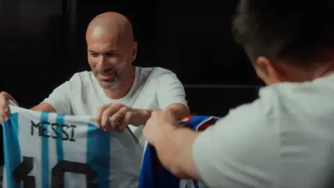 Zinedine Zidane describió a Lionel Messi con una palabra: 'Magia'