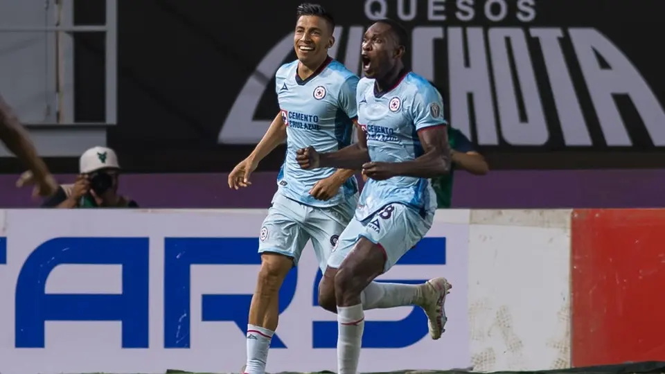 Diber Cambindo anota doblete en el empate de Cruz Azul contra Mazatlán
