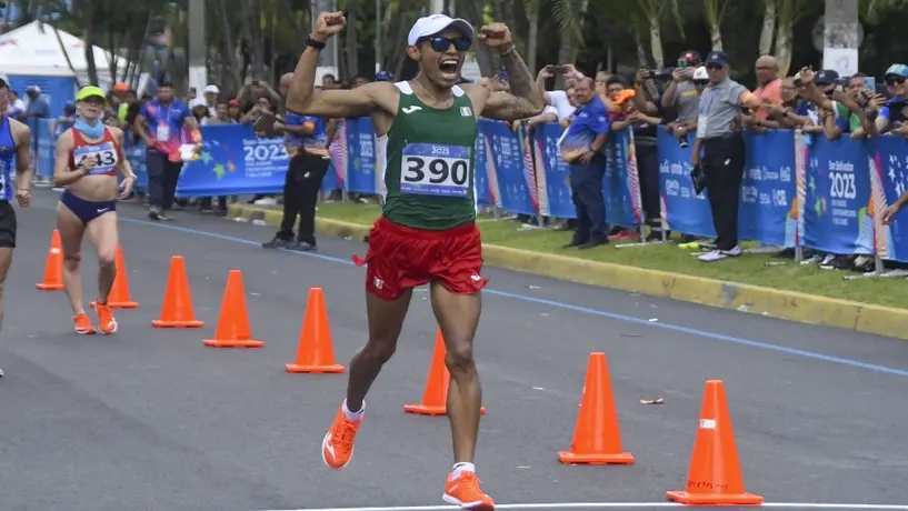 Centroamericanos 2023: José Doctor se lleva el oro en marcha 20km y regala medalla a entrenador