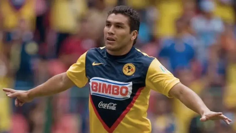 Salvador Cabañas vuelve a vestir la playera de las Águilas del América en Tepito