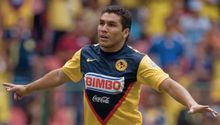Salvador Cabañas vuelve a vestir la playera de las Águilas del América en Tepito