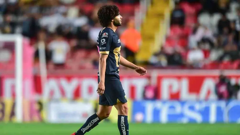 ¿Rigorista? 'Chino' Huerta se fue expulsado ante Necaxa en una polémica decisión arbitral
