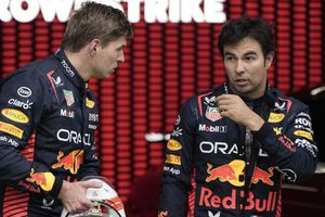 Checo Pérez se disculpó con Max Verstappen, contó Helmut Marko