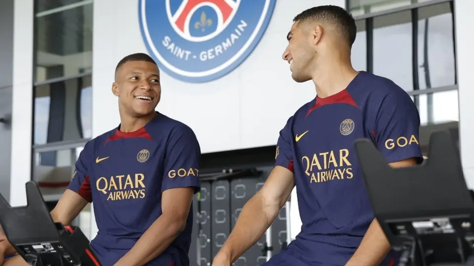 Mbappé reporta a los entrenamientos del PSG mientras su futuro es incierto