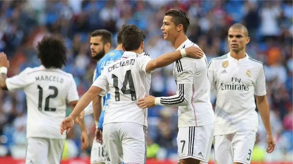 Chicharito sobre haber jugado con Cristiano Ronaldo: "Cris es fenomenal en el vestuario"