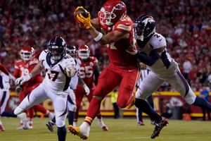 ¡Sigue el efecto ‘Swiftie’! Travis Kelce comanda a los Chiefs a victoria sobre Broncos