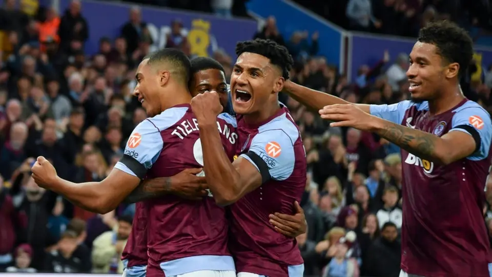 Edson Álvarez cometió penalti y dio asistencia en la derrota del West Ham con Aston Villa