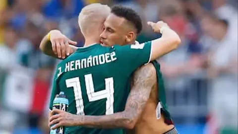 'Chicharito' manda mensaje emotivo a Neymar para darle ánimos tras su lesión