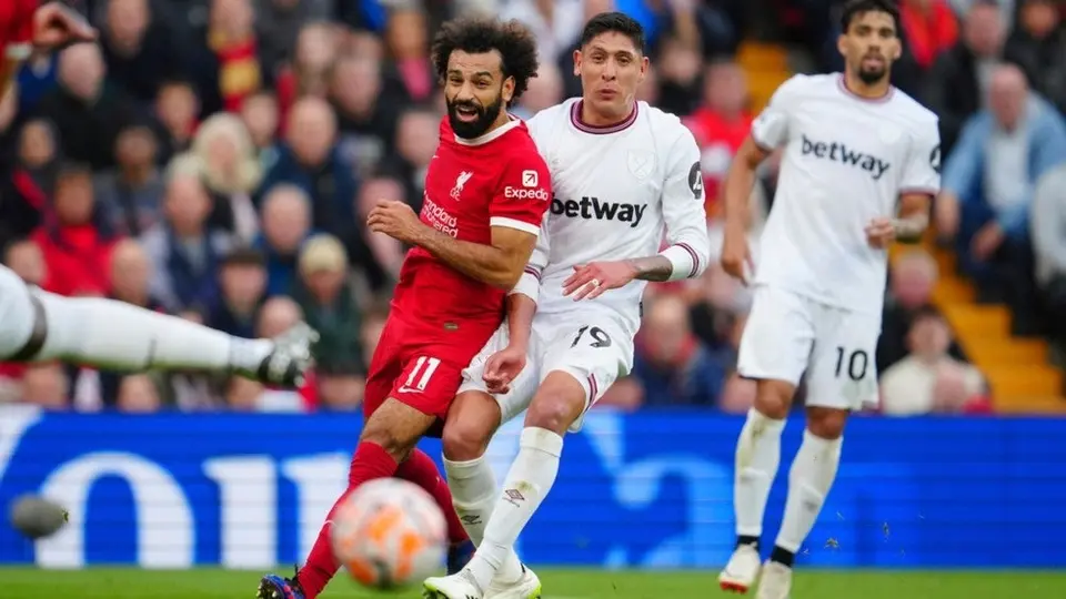 Liverpool derrotó al West Ham en Anfield; Edson Álvarez jugó todo el partido