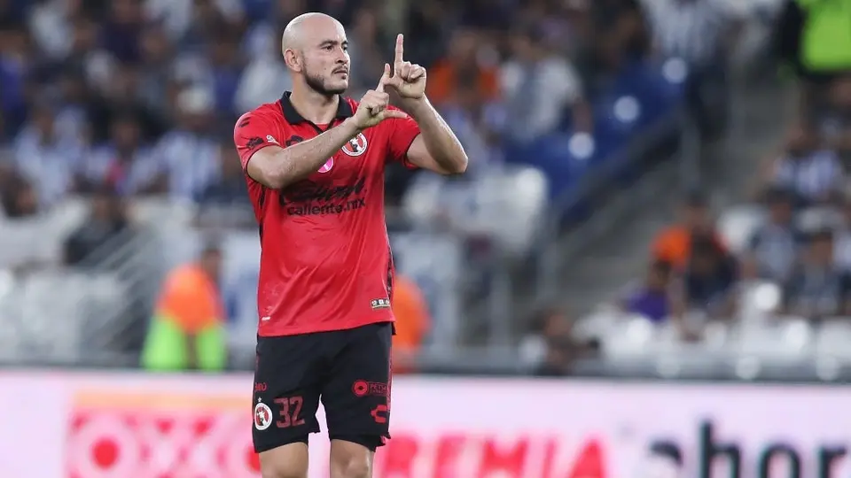 ¡No olvida su pasado! Carlos González celebra su gol ante Rayados con seña de 'Libres y Lokos
