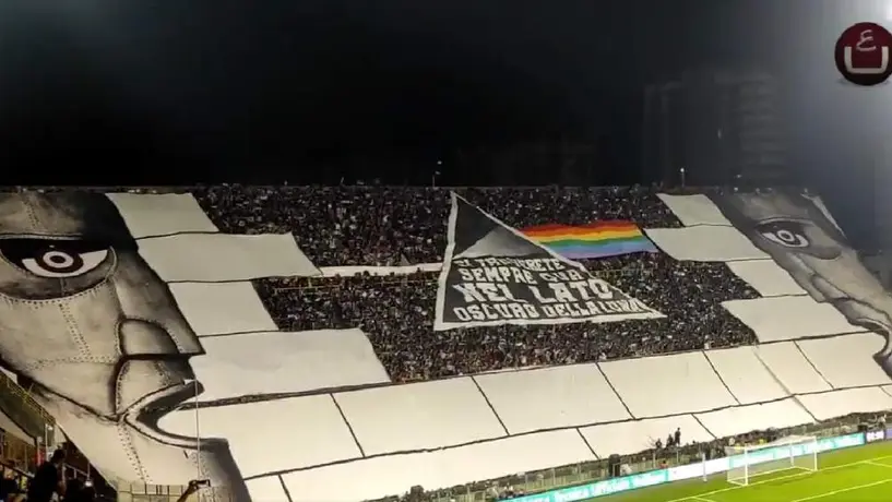 Salernitana rindió homenaje a Pink Floyd previo a partido ante Inter
