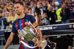 ¡Grave error! La MLS publicó una foto de Arbeloa en lugar de Busquets en su bienvenida a Miami