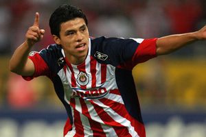 Gonzalo Pineda le muestra su apoyo a las Chivas de cara al Clásico Nacional