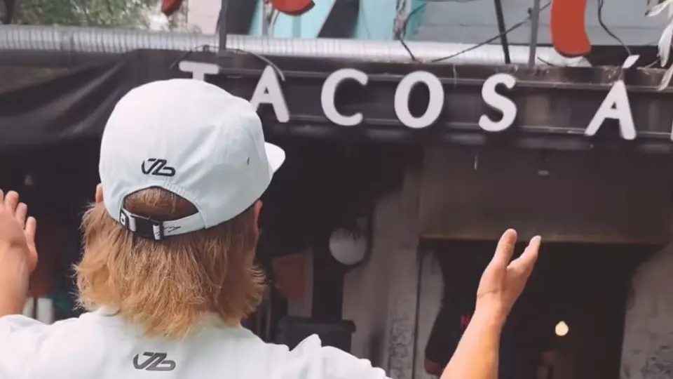 ¡Ya eres mexicano! Valtteri Botas llegó a CDMX y aprovechó para disfrutar de unos tacos