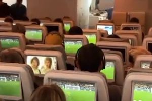 Pasajeros de avión festejan pase de Australia a Semifinales del Mundial Femenil