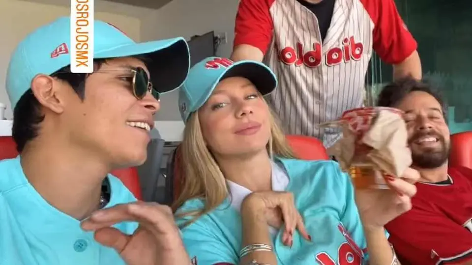 Ester Expósito asiste al Alfredo Harp Helú para apoyar a los Diablos Rojos