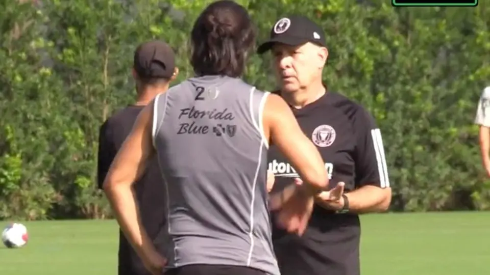 Rodolfo Pizarro y Tata Martino tienen misteriosa plática en entrenamiento del Inter de Miami