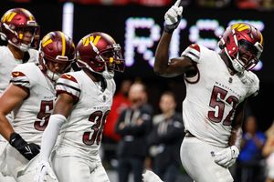 Defensiva de Commanders decide el partido ante los Falcons