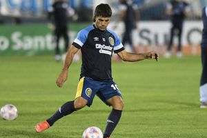 Aficionados del Rosario Central bromean a Malcorra por su parecido con Peso Pluma