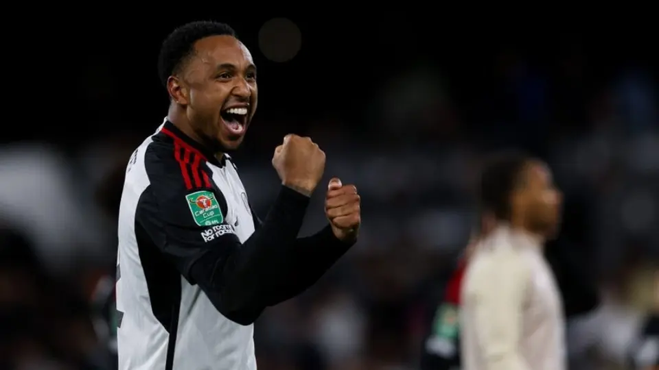Raúl Jiménez anota en penales y Fulham vence a Tottenham en la Carabao Cup