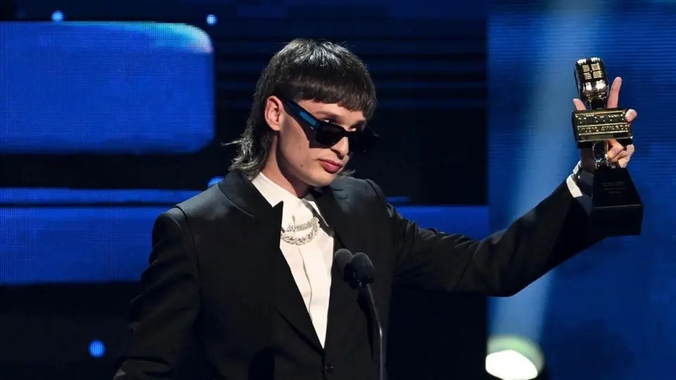 Filtran lo que gana Peso Pluma por concierto; cobra más caro que Luis Miguel