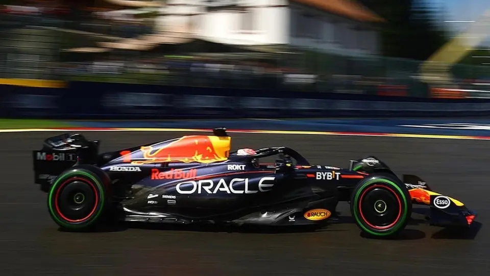 Red Bull: Martin Brundle piensa que Verstappen tiene un coche diferente al de Checo