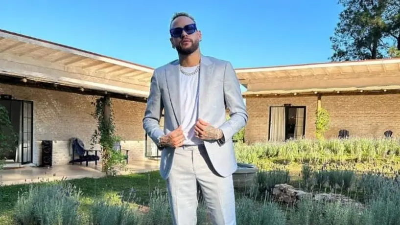Neymar recibe multa de 3.3 millones de dólares por lago artificial en su mansión de Río