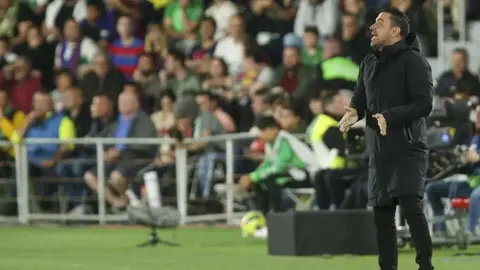 Xavi Hernández estalla contra el arbitraje: "Es una vergüenza"